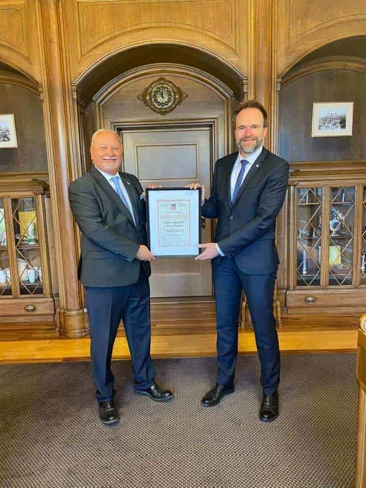 Generalni konzul Mikac uručio zahvalnicu za donaciju stradalima u potresu