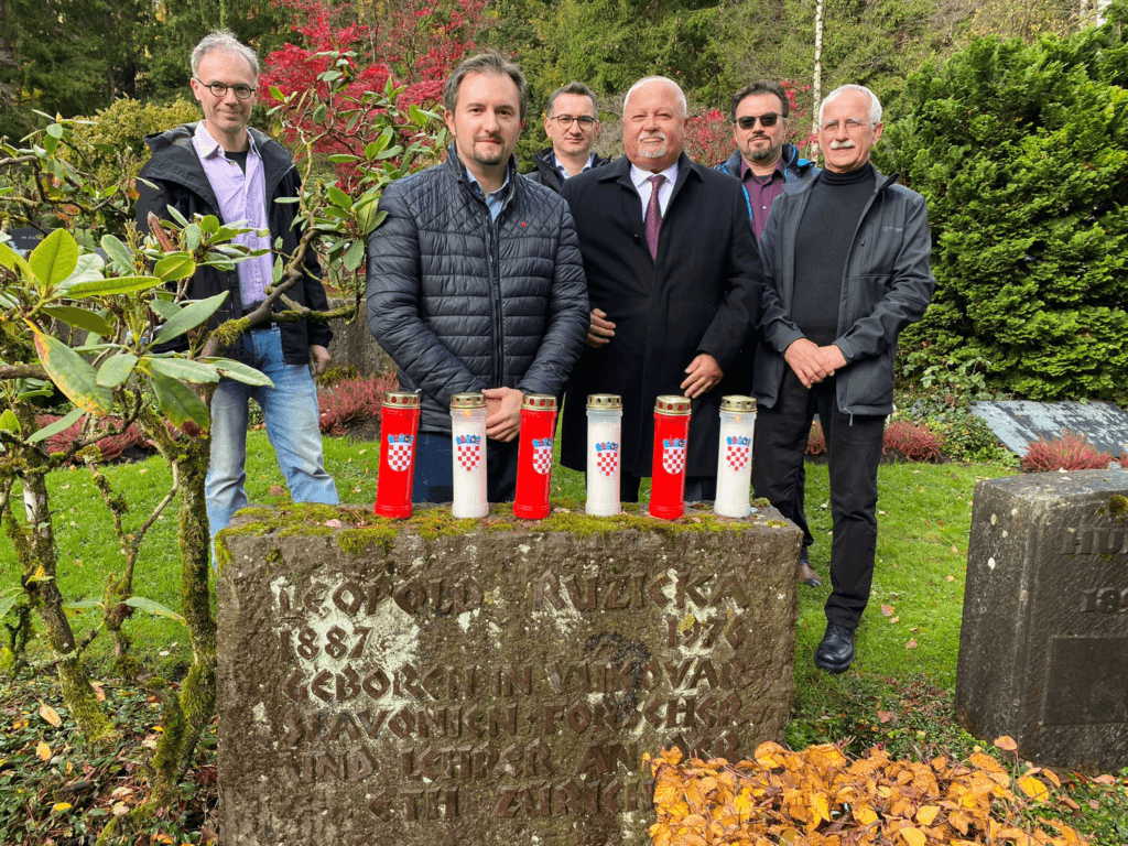 Hrvatski znanstvenici i konzul zapalili svijeće nobelovcu Ružički