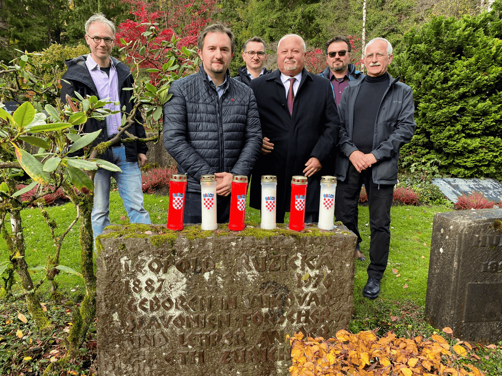 Hrvatski znanstvenici i konzul zapalili svijeće nobelovcu Ružički