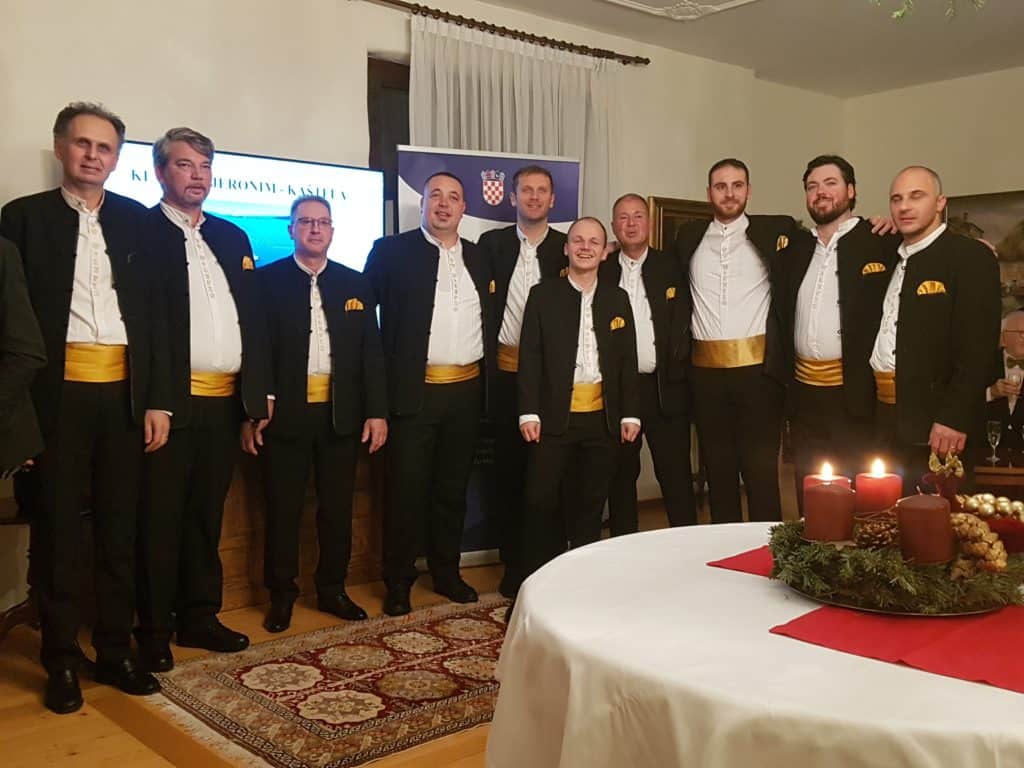 Božićni domjenak s klapom Sveti Jeronim iz Kaštela