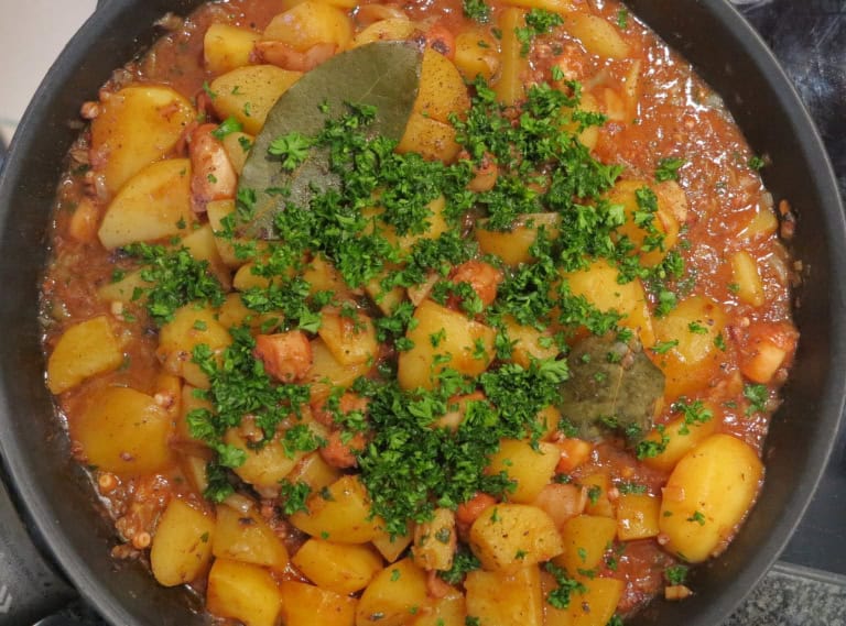 Krakengulasch - dalmatinisches Gericht