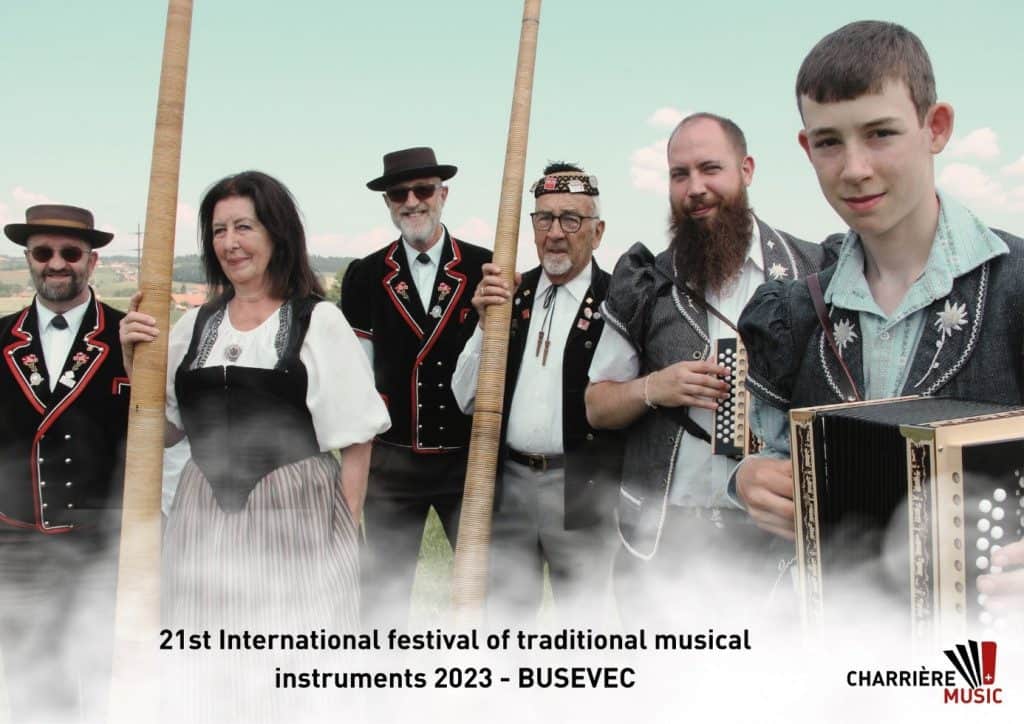 Švicarski svirači i jodleri iz Semsalesa u tradicionalnoj nošnji