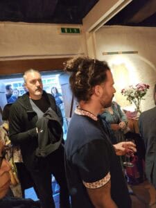 Smijeh na hrvatskom pokorio Baden: Saša Turković objasnio što je "Domovinsko vođenje ljubavi“ - okupljanje_publike_b...