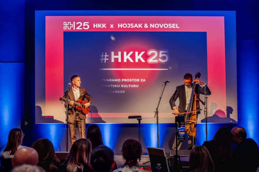 ihomir Hojsak i Filip Novosel nastupaju uz vizuale hrvatskih ljepota i oznaku HKK25 na proslavi 25. obljetnice Hrvatskog kulturnog kluba Baden u Zürichu
