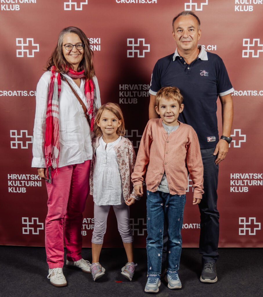 HKK25 - Marija i Damir Toto, djeca Lena i Erika