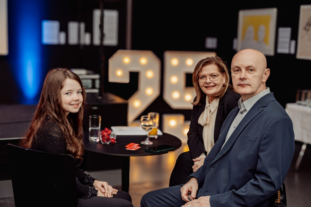 HKK25 u fotografijama: ljudi, susreti i trenuci jedne posebne večeri - HKK25 - Mirela Udovčić s obitelji(1)