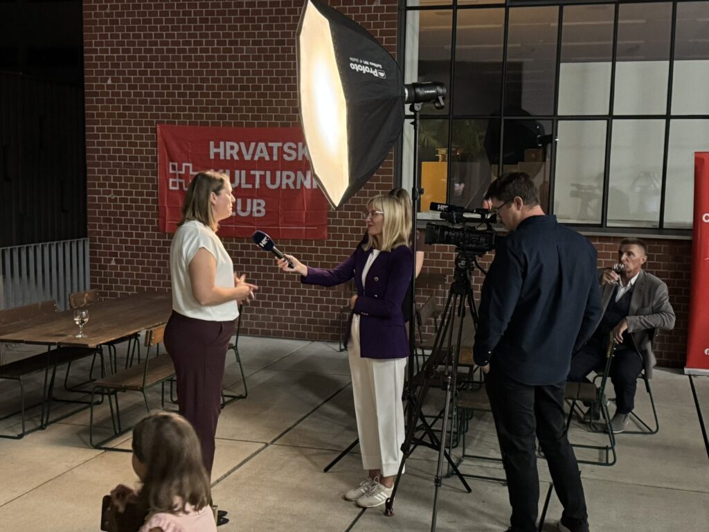 HKK25 u fotografijama: ljudi, susreti i trenuci jedne posebne večeri - Img